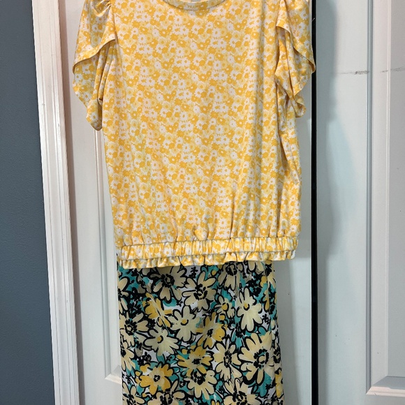 Blouse and skirt set - Picture 6 of 6